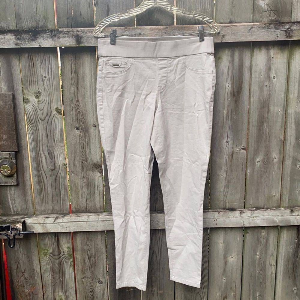 Nine West tan capris sz. 6